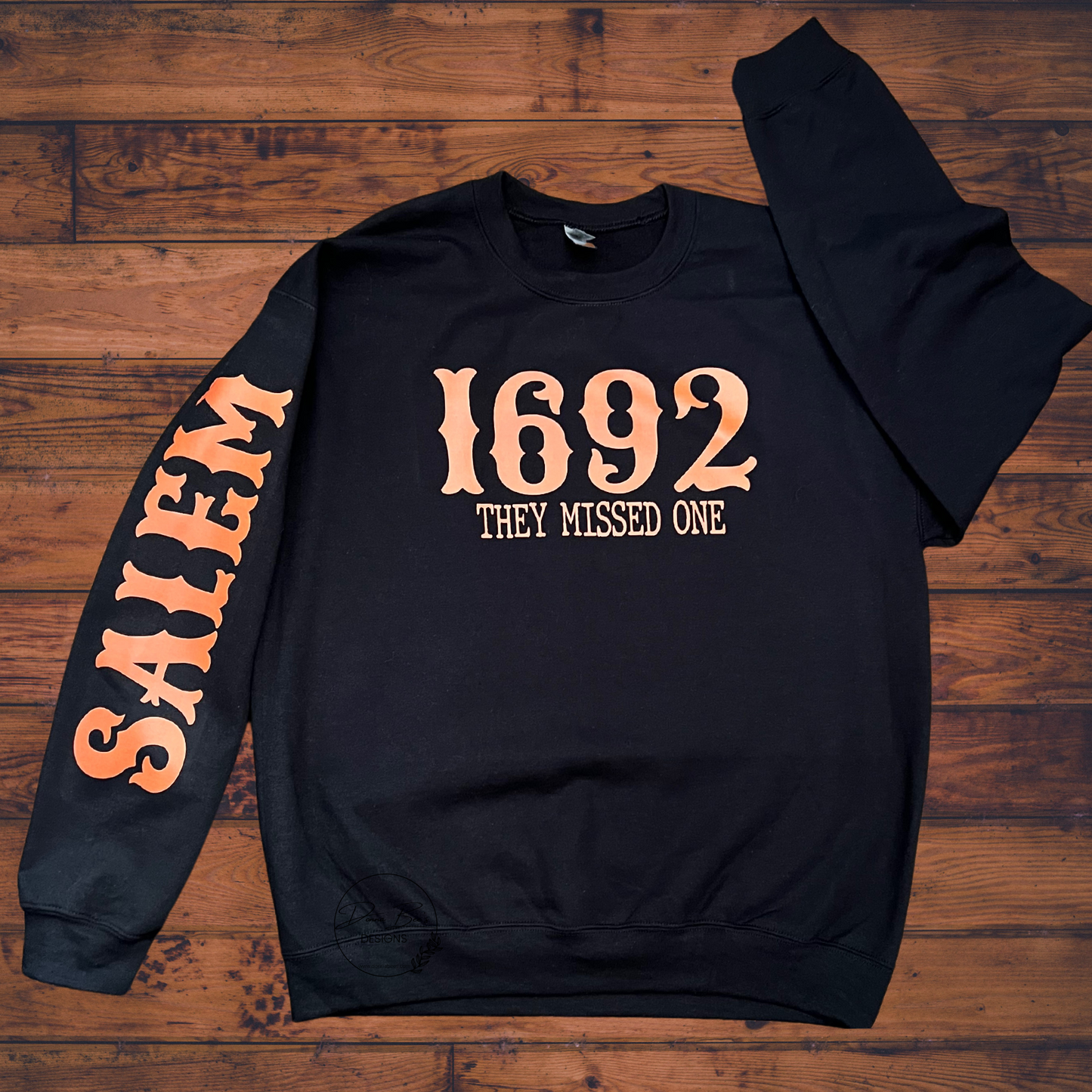 SALEM MASS SWEATSHIRT| WITCH TRIALS | 1692 They missed one