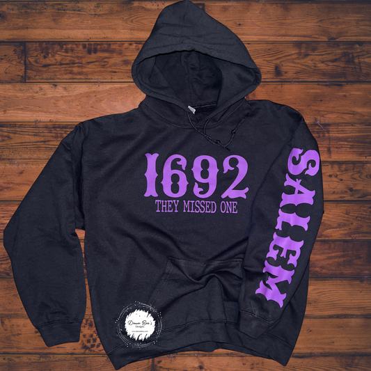 SALEM MASS SWEATSHIRT| WITCH TRIALS | 1692 They missed one