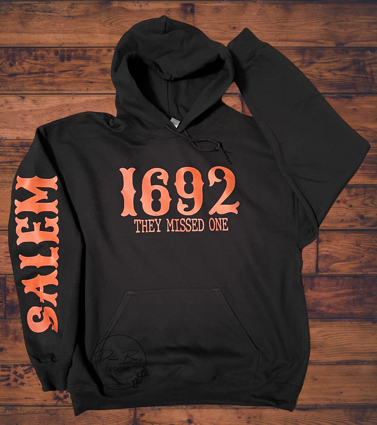 SALEM MASS SWEATSHIRT| WITCH TRIALS | 1692 They missed one